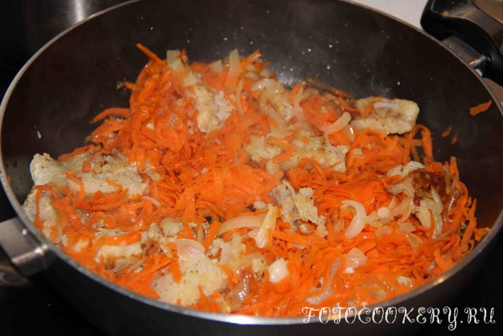 Минтай в мультиварке с морковью и луком. Тушёный минтай с луком и морковью.