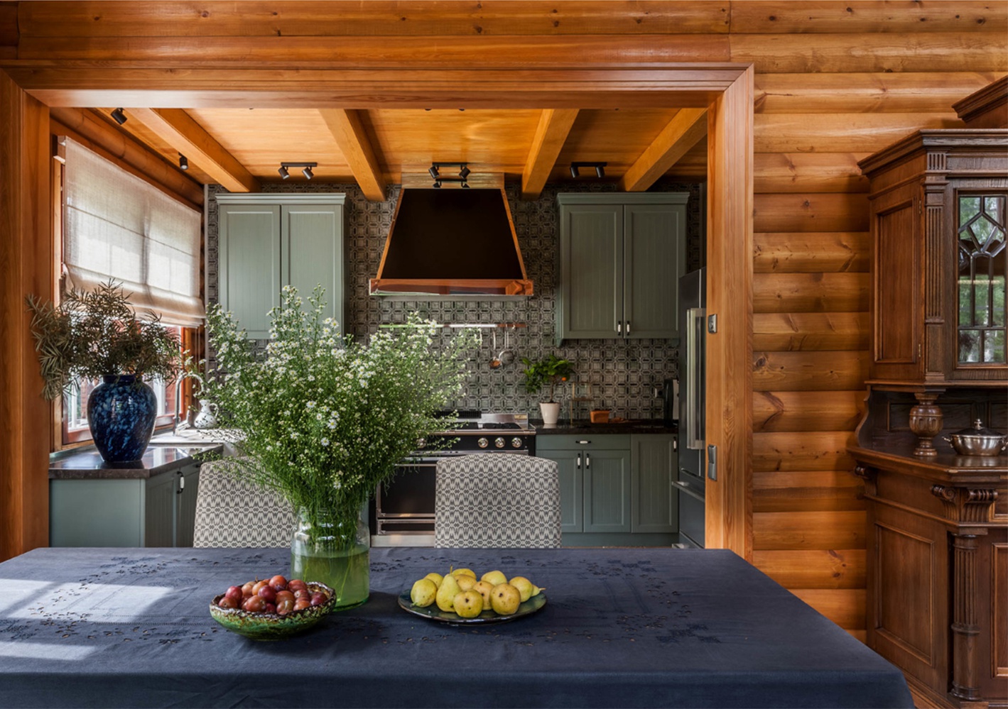 Дизайн кухни на даче в деревянном