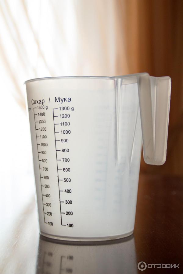 Мерный стакан сколько муки. 100 Граммовый мерный стакан. Измерительный стакан для муки 100 мл ,200. Мерный стакан для муки в граммах. Мука мерный стакан в миллилитрах.