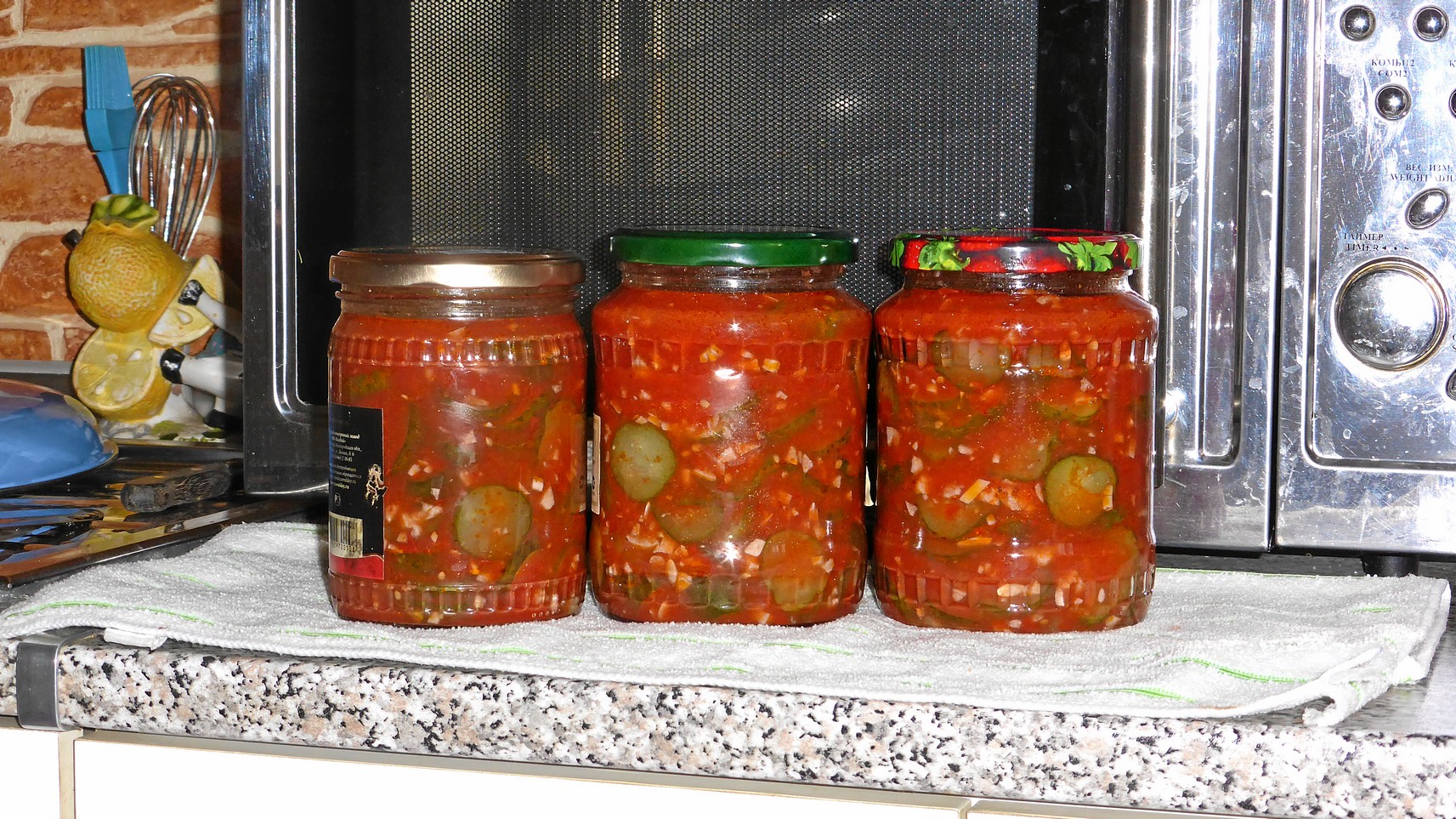 Огурцы резаные в томатном соусе