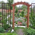 Арки и решетки в саду