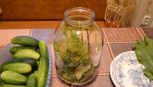 Вкусные соленые огурцы на зиму рецепты. Хрустящие соленые огурцы холодным способом. Рецепт на 3 литровую банку