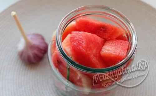 Маринованные арбузы без стерилизации. Маринованные арбузы в банках на зиму, удачный рецепт без стерилизации